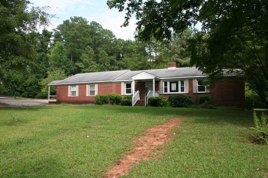 1013 Carthage St, Sanford, NC 27330