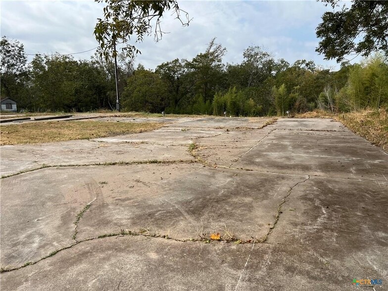 358 Cypress Valley Rd, Cuero, TX for sale - Building Photo - Image 3 of 9