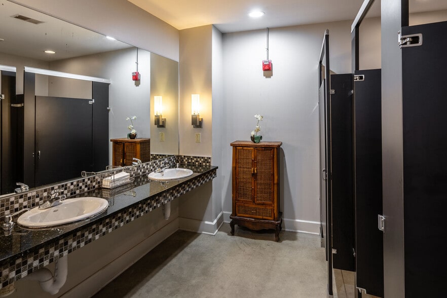 632 Russell St, Covington, KY for lease - Interior Photo - Image 2 of 12