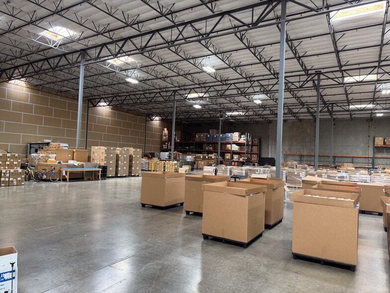 7930 SW Burns Way, Wilsonville, OR for lease - Interior Photo - Image 3 of 4