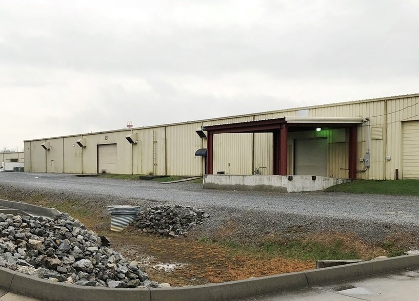 118 Kwick Way Ln, Johnson City, TN for sale - Primary Photo - Image 1 of 1