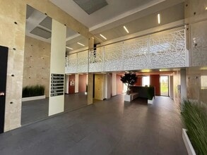 177 Avenue Georges Clemenceau, Nanterre for lease Interior Photo- Image 2 of 4