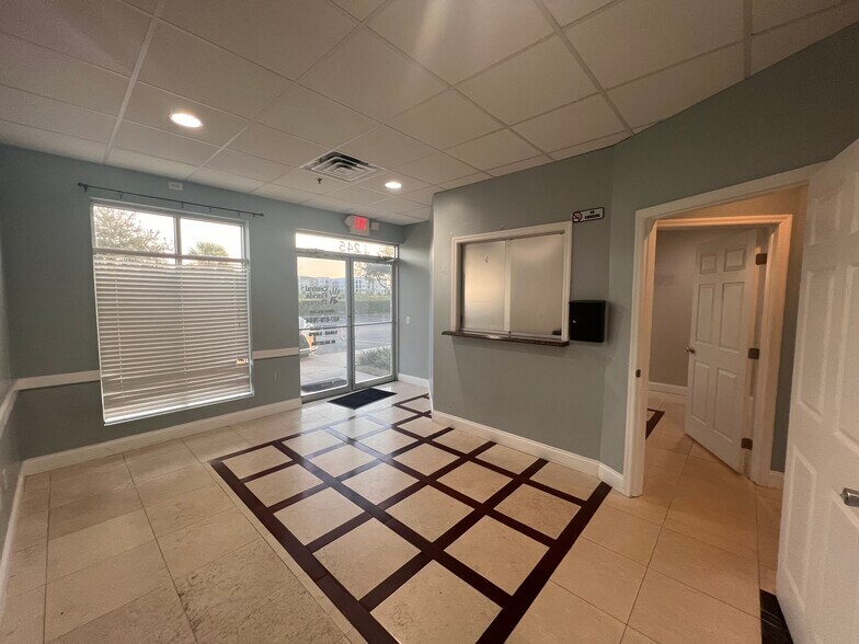 245 Bellagio Cir, Sanford, FL for lease - Building Photo - Image 1 of 16