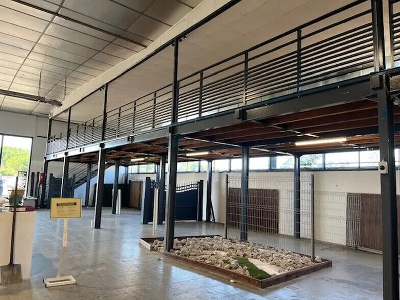 Retail in Portet-sur-Garonne for lease - Interior Photo - Image 1 of 4