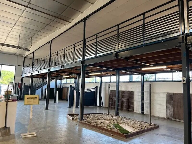 Retail in Portet-sur-Garonne for lease Interior Photo- Image 1 of 5