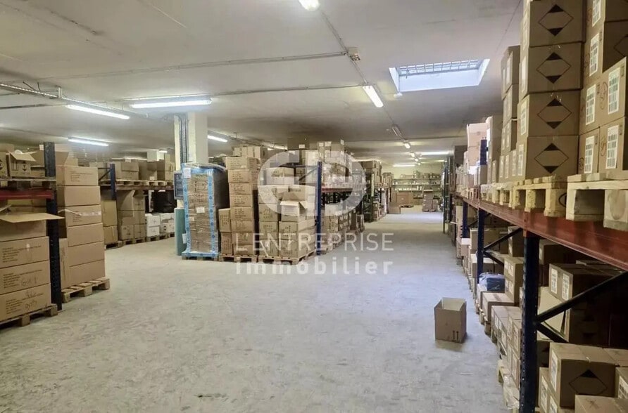 Industrial in Saint-Laurent-du-Var for lease - Building Photo - Image 2 of 9