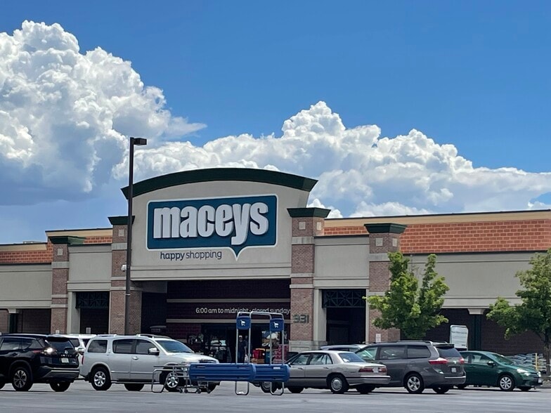 985 W State Rd, Pleasant Grove, UT for lease - Building Photo - Image 2 of 8