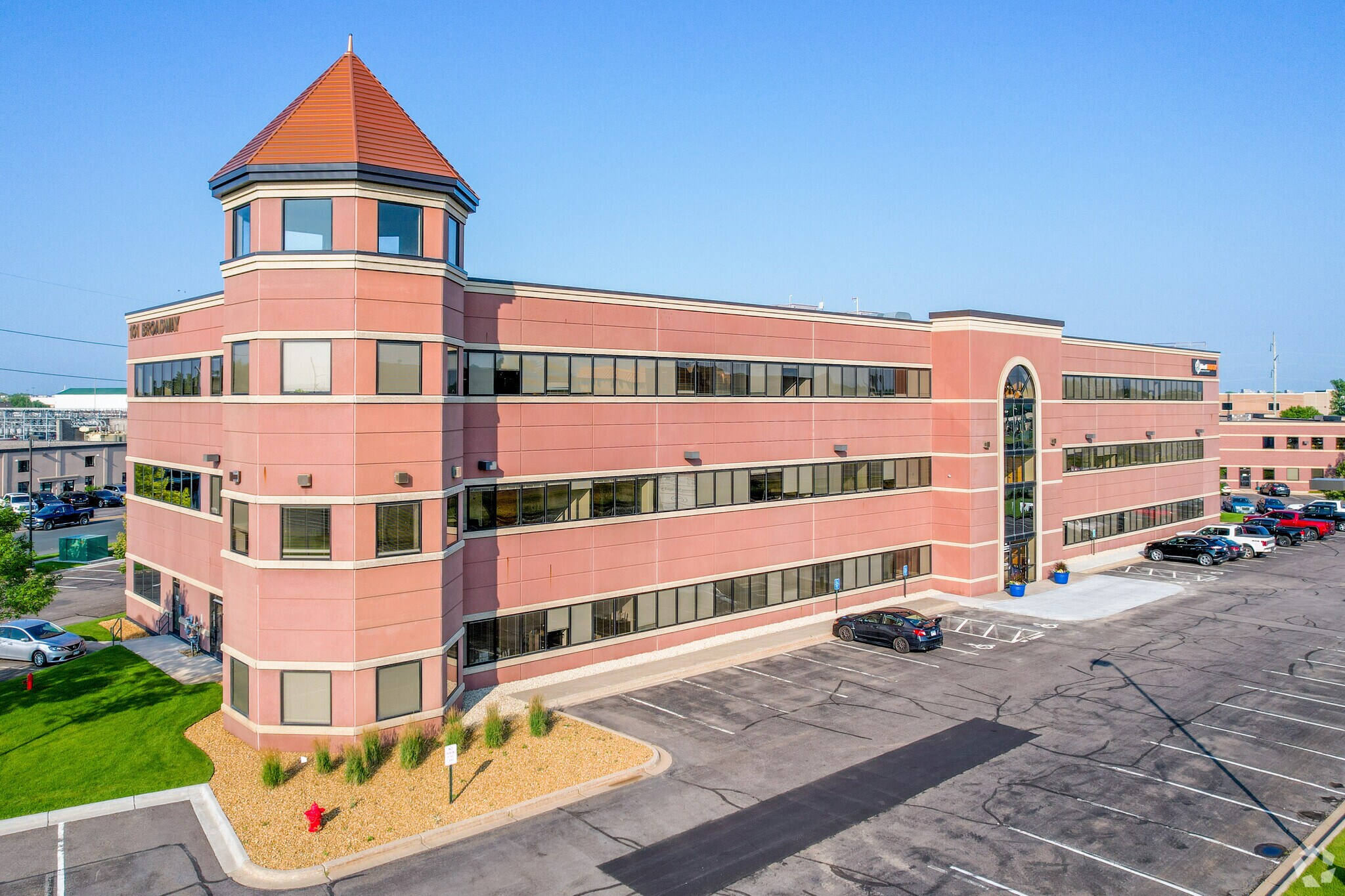 101 Broadway St W, Osseo, MN for sale Primary Photo- Image 1 of 1