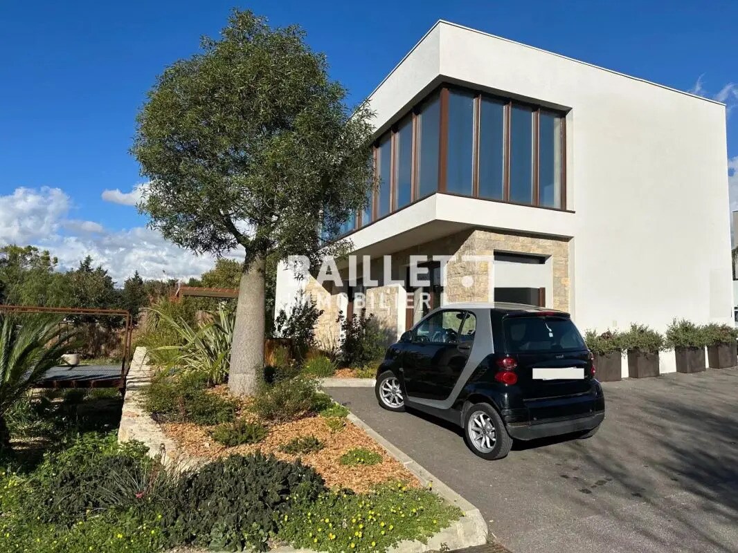 Office in Grasse for lease Building Photo- Image 1 of 10