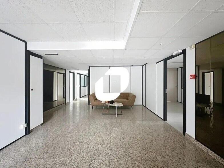 20 Bis Rue Schnapper, Saint-Germain-en-Laye for lease - Interior Photo - Image 2 of 8