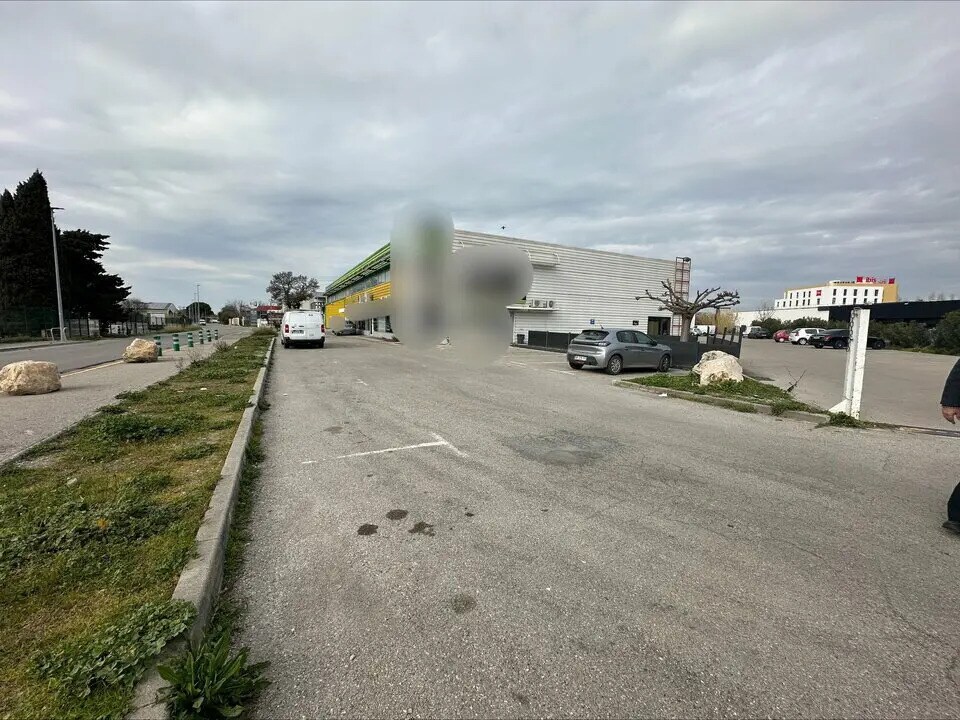 Retail in Marignane for sale Building Photo- Image 1 of 8