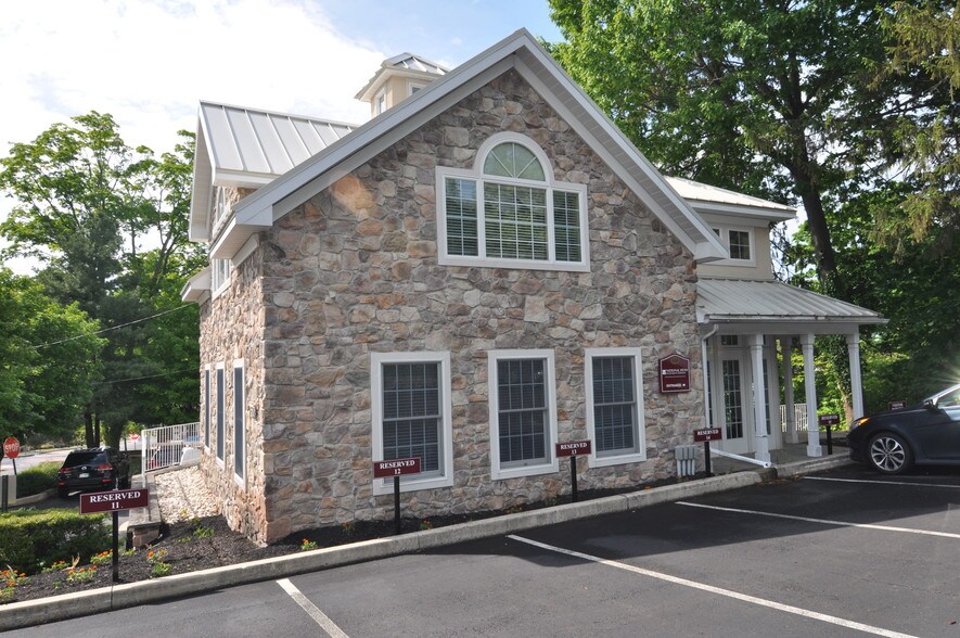 169 N Broad St, Doylestown, PA for sale - Primary Photo - Image 1 of 1