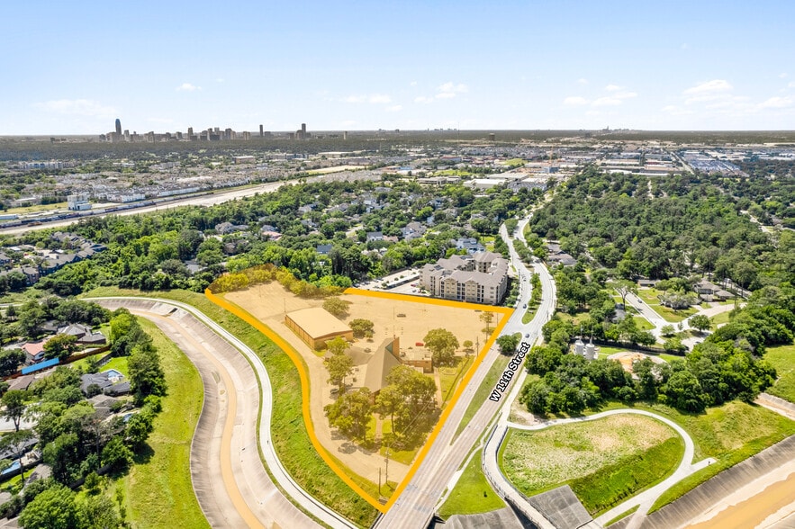 2025 W 11th St, Houston, TX for sale - Building Photo - Image 3 of 4