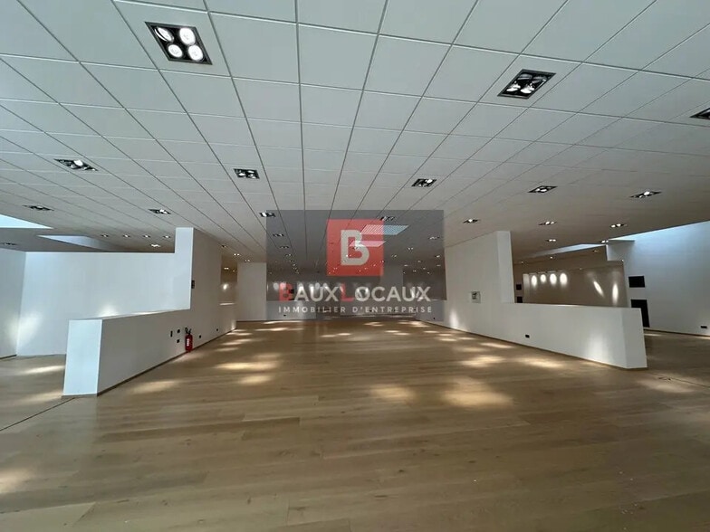 Retail in Avignon for lease - Interior Photo - Image 2 of 12