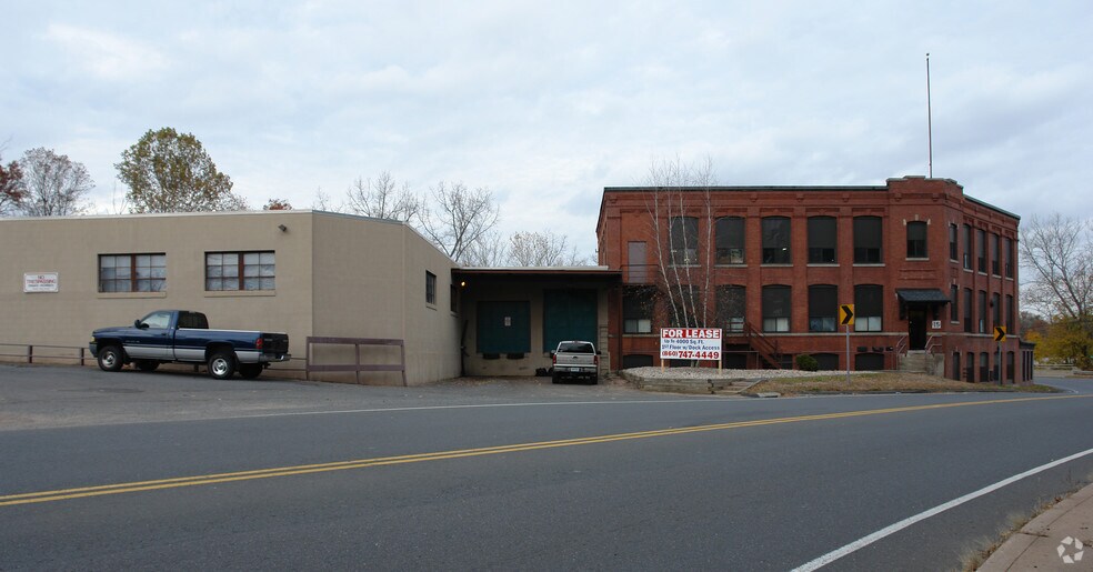 15 N Washington St, Plainville, CT for lease - Primary Photo - Image 1 of 12