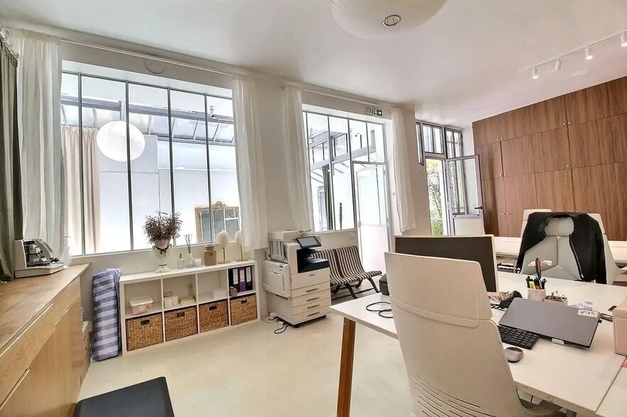 Office in Paris for sale - Interior Photo - Image 2 of 7