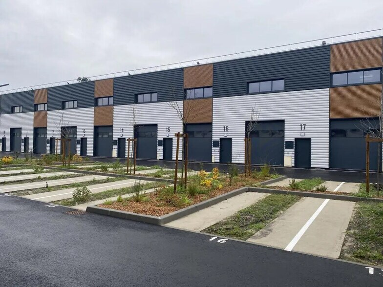Flex in Gradignan for lease - Building Photo - Image 3 of 15