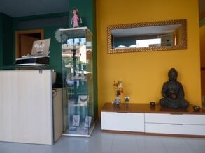 Retail in Manresa for lease Interior Photo- Image 2 of 6