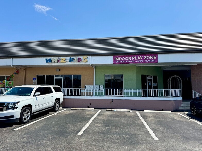 1024-1064 Pine Ridge Rd, Naples, FL for lease - Building Photo - Image 2 of 9