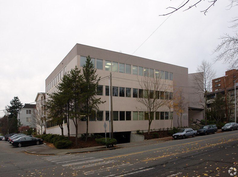 10303 Meridian Ave N, Seattle, WA for lease - Primary Photo - Image 1 of 4