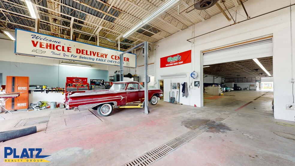 125 E Liberty St, Hubbard, OH for sale - Interior Photo - Image 2 of 17