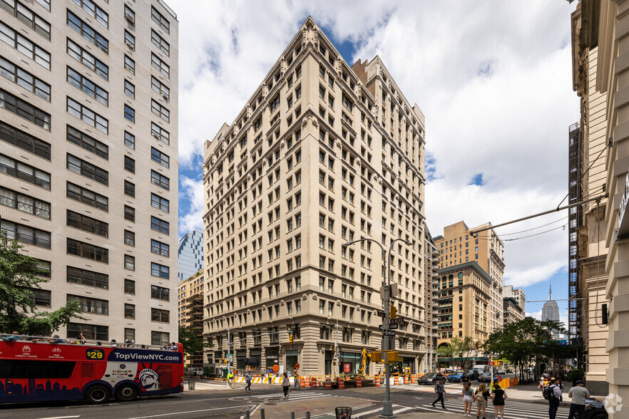 100-104 5th Ave, New York, NY for lease - Primary Photo - Image 1 of 17