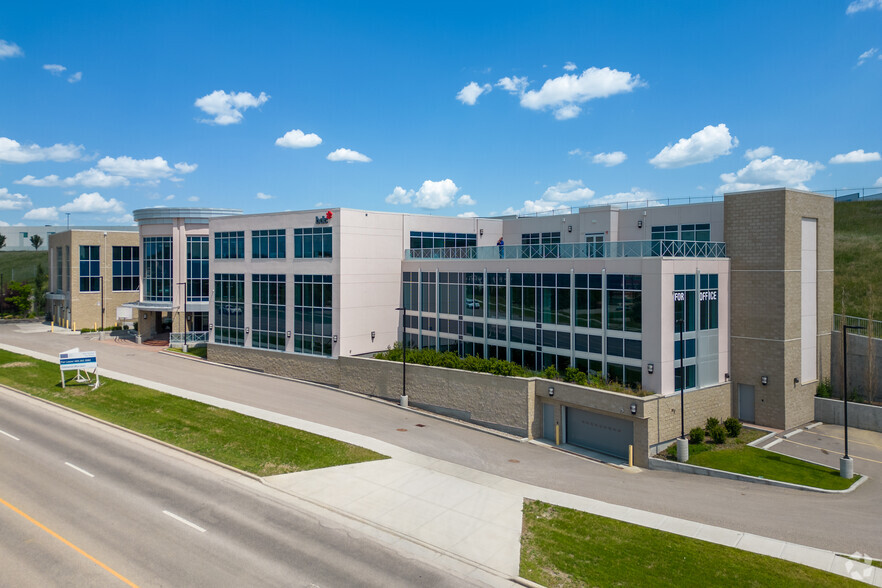 7136 11 Ave NE, Calgary, AB for sale - Primary Photo - Image 1 of 7