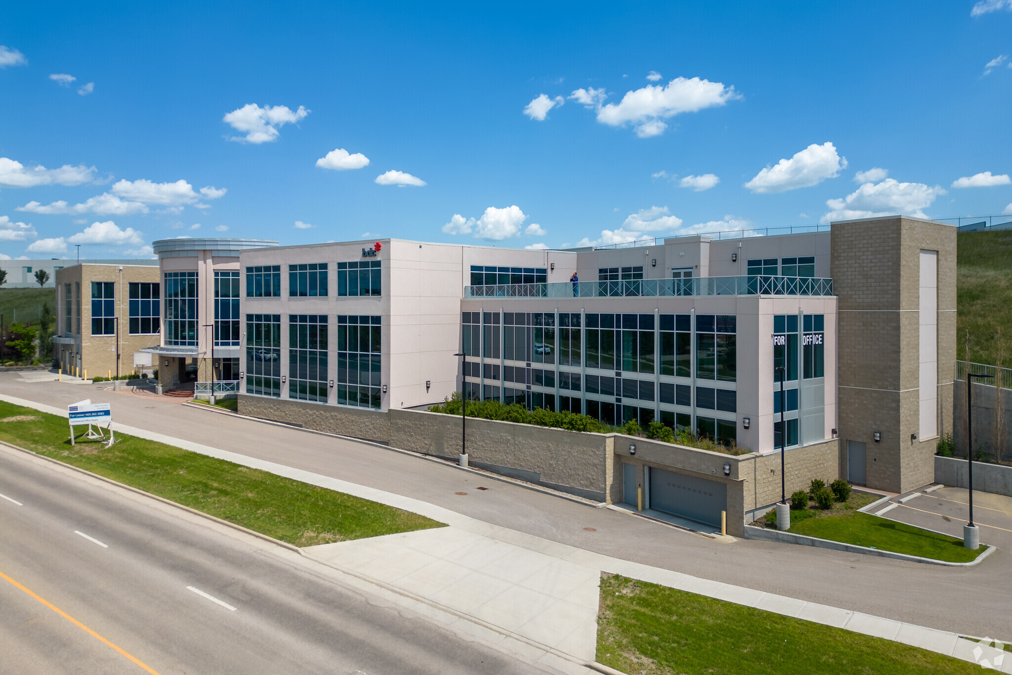 7136 11 Ave NE, Calgary, AB for sale Primary Photo- Image 1 of 8