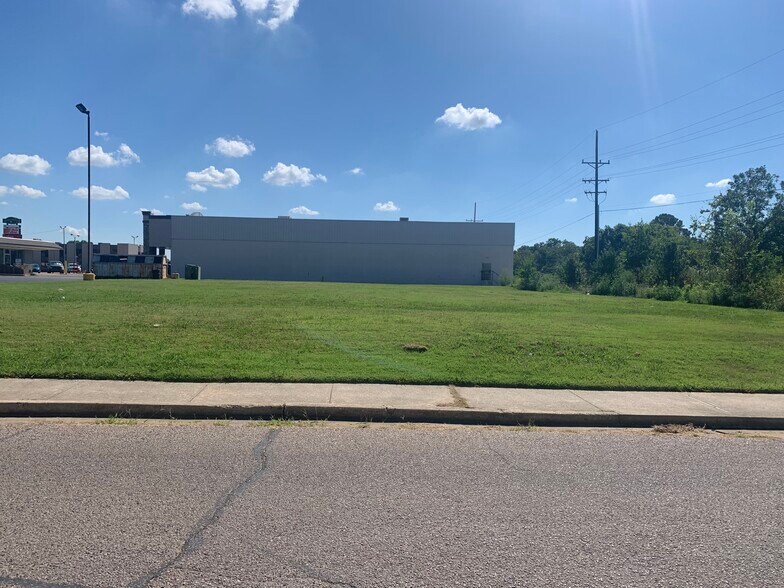 MAIN St, Durant, OK 74701