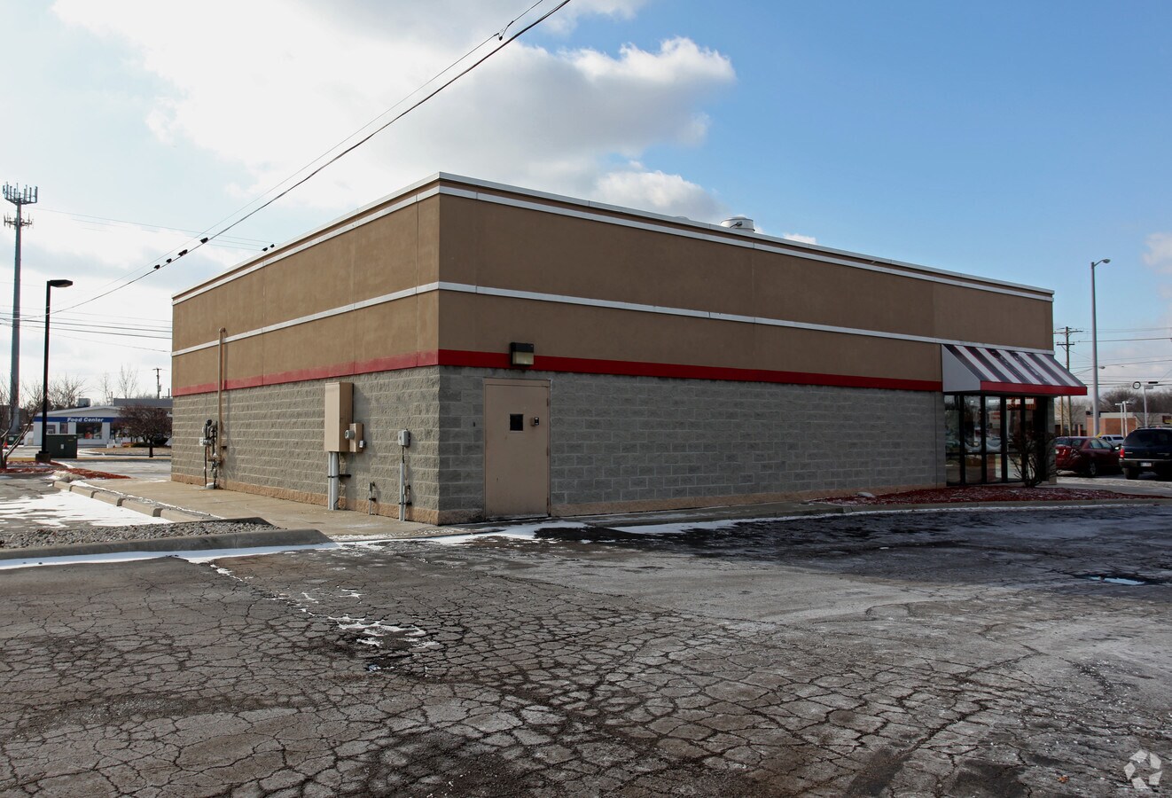 The Macomb Group Headquarters 15 Mile Road Sterling Heights Mi 4051 15 Mile Rd, Sterling Heights, MI 48310 | LoopNet