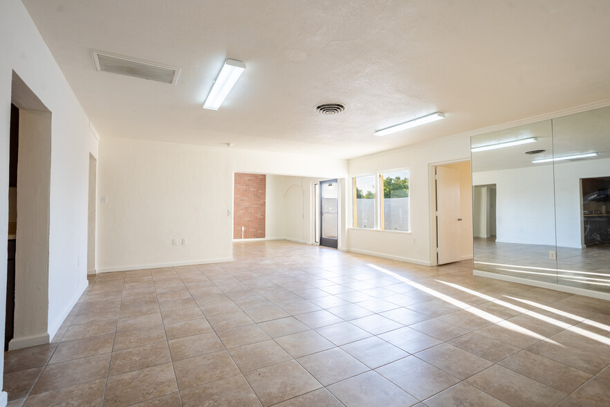 114 J St, Brawley, CA for lease - Interior Photo - Image 3 of 6