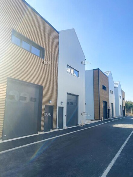 Flex in Bagnolet for lease - Building Photo - Image 1 of 10