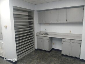 200 Mariners Plaza Dr, Mandeville, LA for lease Interior Photo- Image 2 of 10