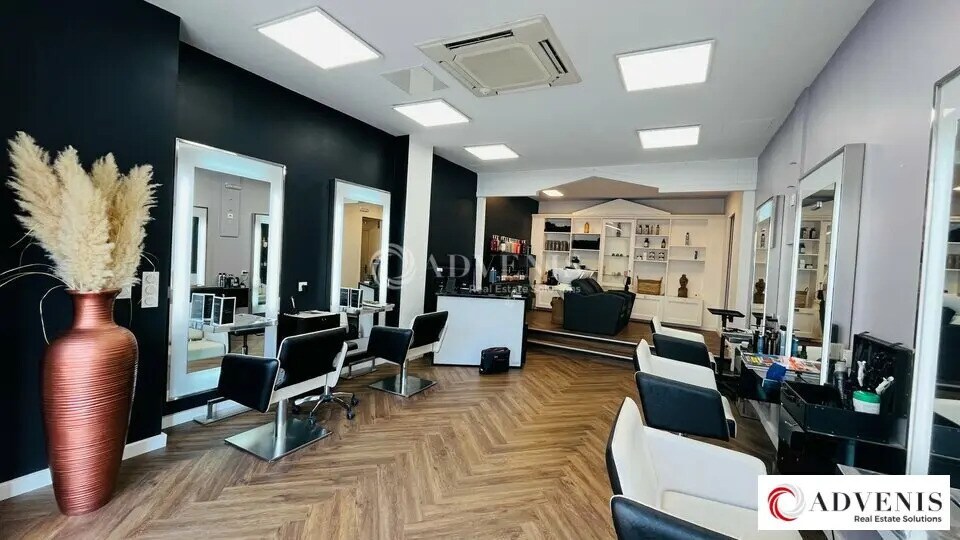 Retail in Le Bouscat for lease Interior Photo- Image 1 of 10