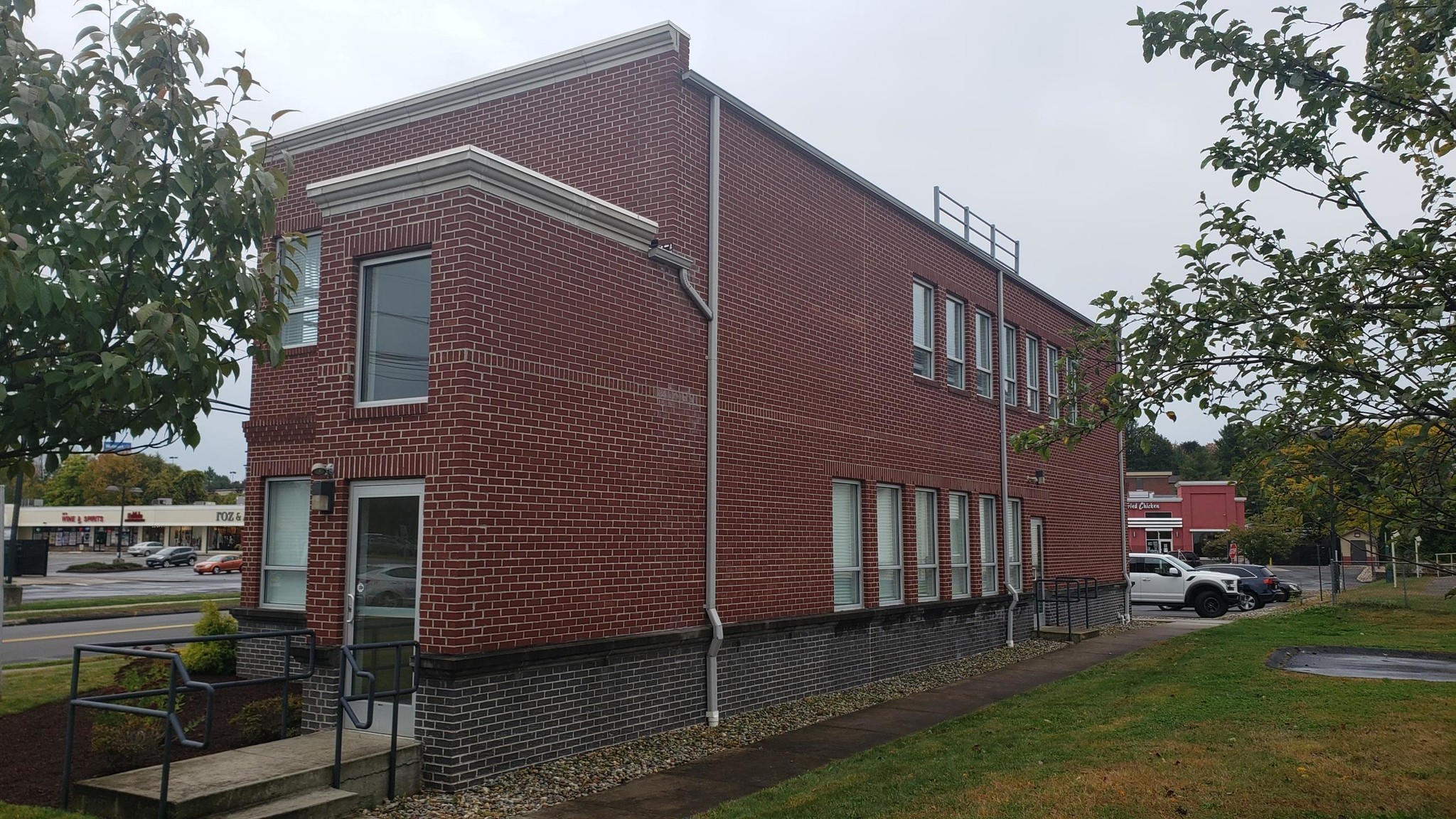 27 Town Line Rd, Wethersfield, CT for lease Primary Photo- Image 1 of 30