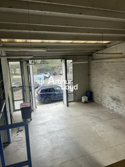 Flex in Antibes for lease - Interior Photo - Image 2 of 7