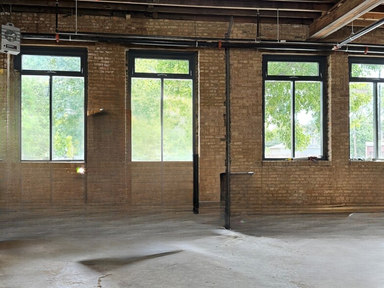 134 S California Ave, Chicago, IL for lease - Building Photo - Image 2 of 4