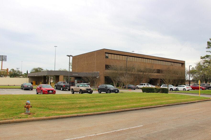 15000 Northwest Fwy, Houston, TX for sale - Building Photo - Image 1 of 1