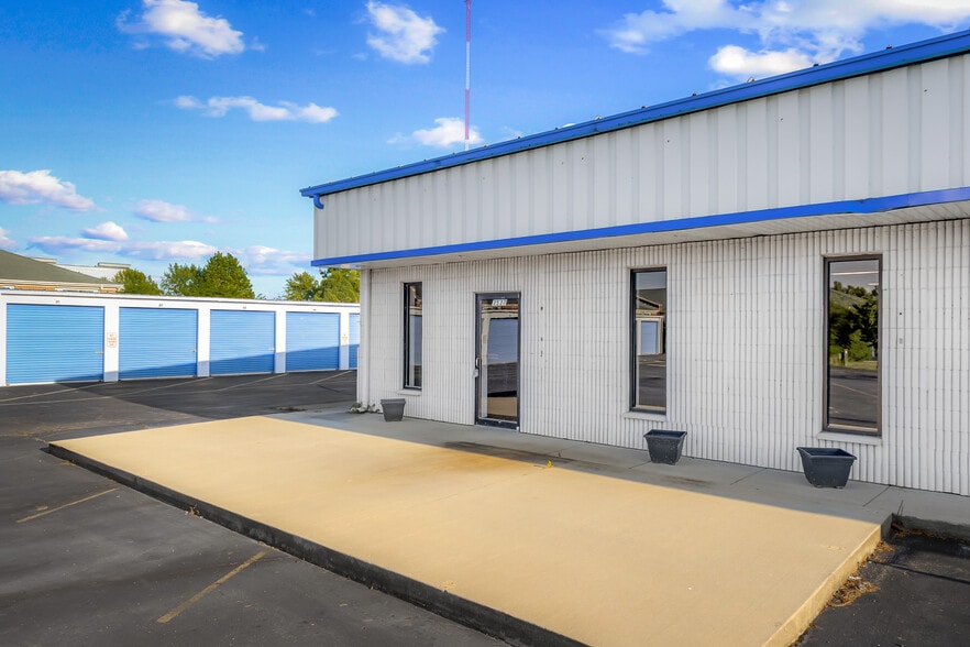 3537 W Two Mile House Rd, Columbus, IN for lease - Building Photo - Image 2 of 21