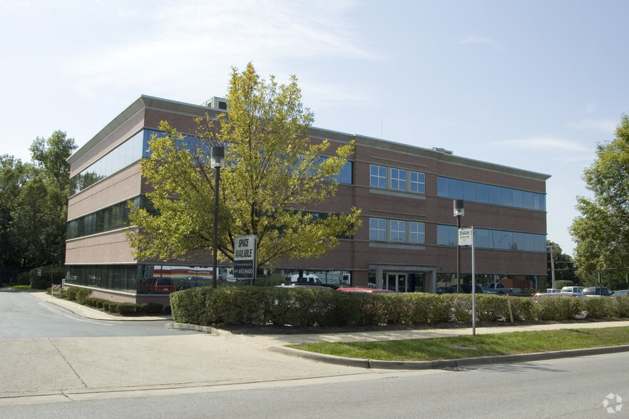 300 E Roosevelt Rd, Wheaton, IL for lease - Building Photo - Image 1 of 4