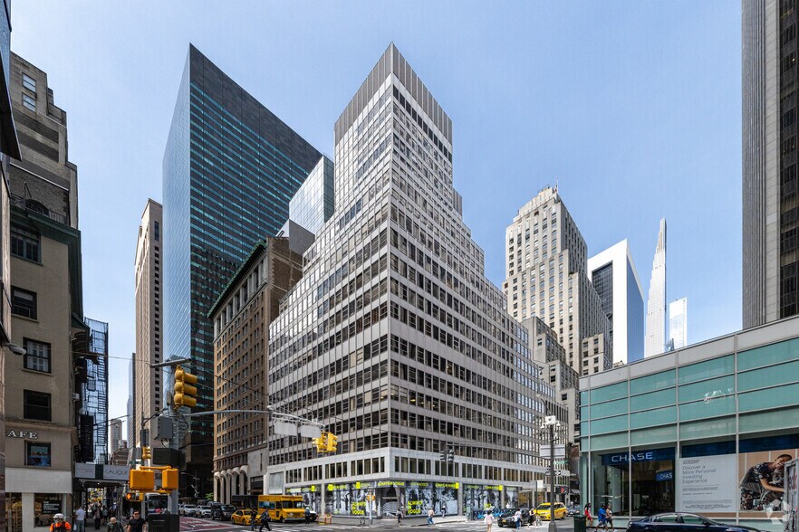 600 Madison Ave, New York, NY for lease - Building Photo - Image 2 of 6