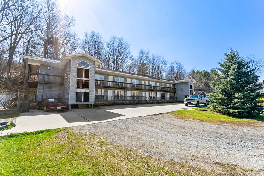 818 1st Ave, Friendsville, MD 21531