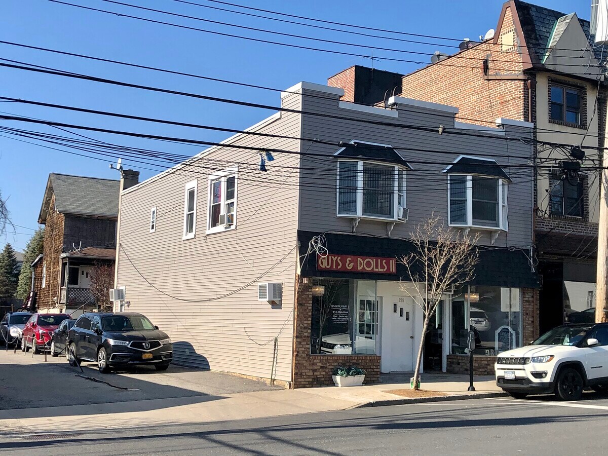 229 Main St, Eastchester, NY 10709
