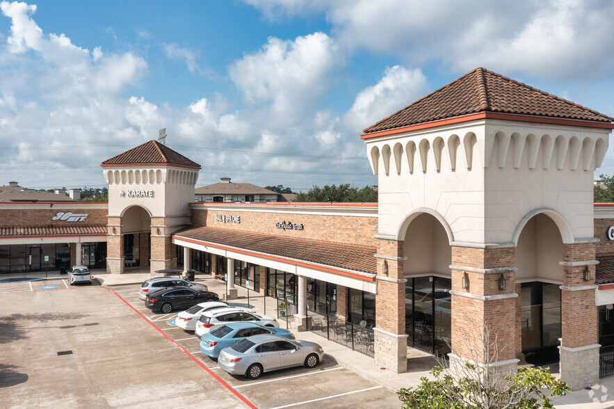 8650 N Sam Houston Pky E, Humble, TX for lease - Primary Photo - Image 1 of 10