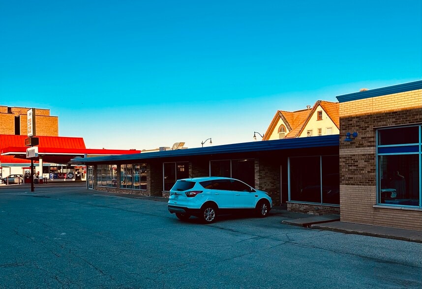 620 Cass St, La Crosse, WI for lease - Building Photo - Image 3 of 8