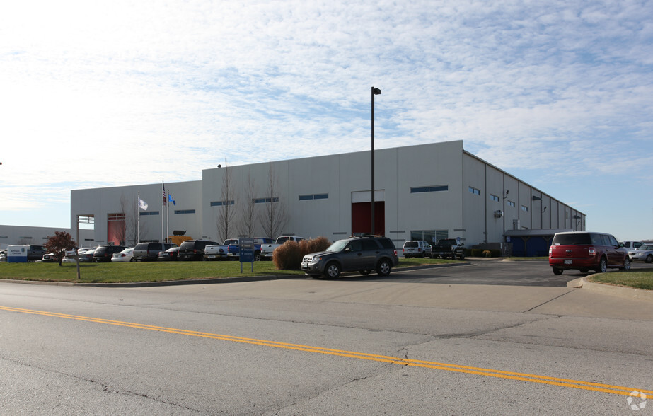 3700 N Kimball Dr, Kansas City, MO for lease - Building Photo - Image 3 of 9