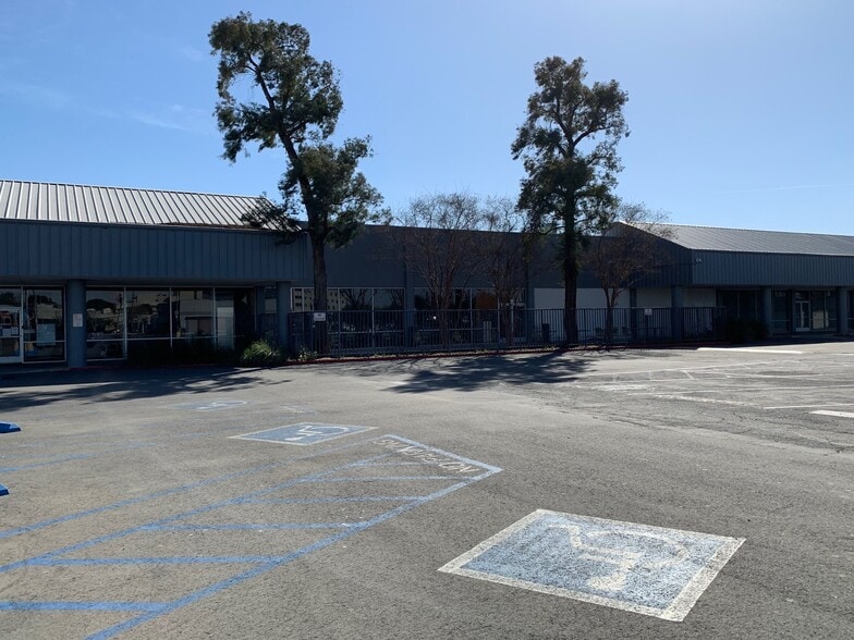 401 34th St, Bakersfield, CA for lease - Building Photo - Image 3 of 12