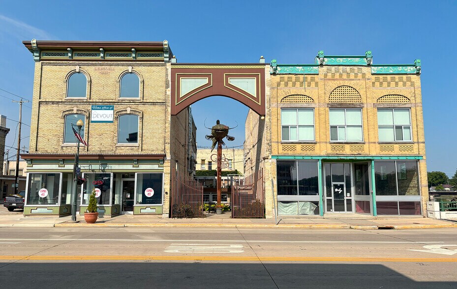 Three Historic Riverfront Properties portfolio of 3 properties for sale on LoopNet.com - Building Photo - Image 2 of 43