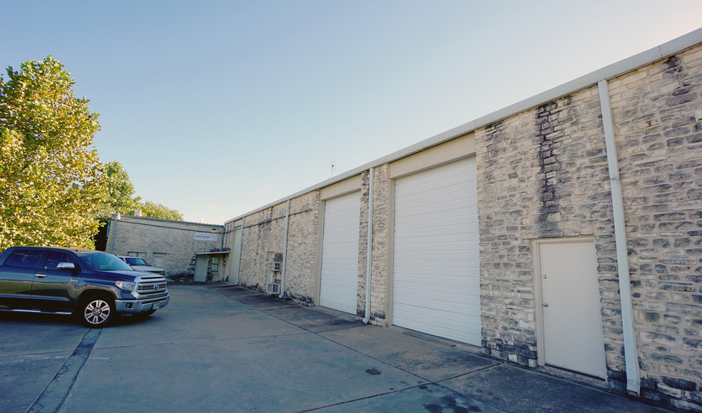 1406 Three Points Rd, Pflugerville, TX for lease - Building Photo - Image 1 of 5