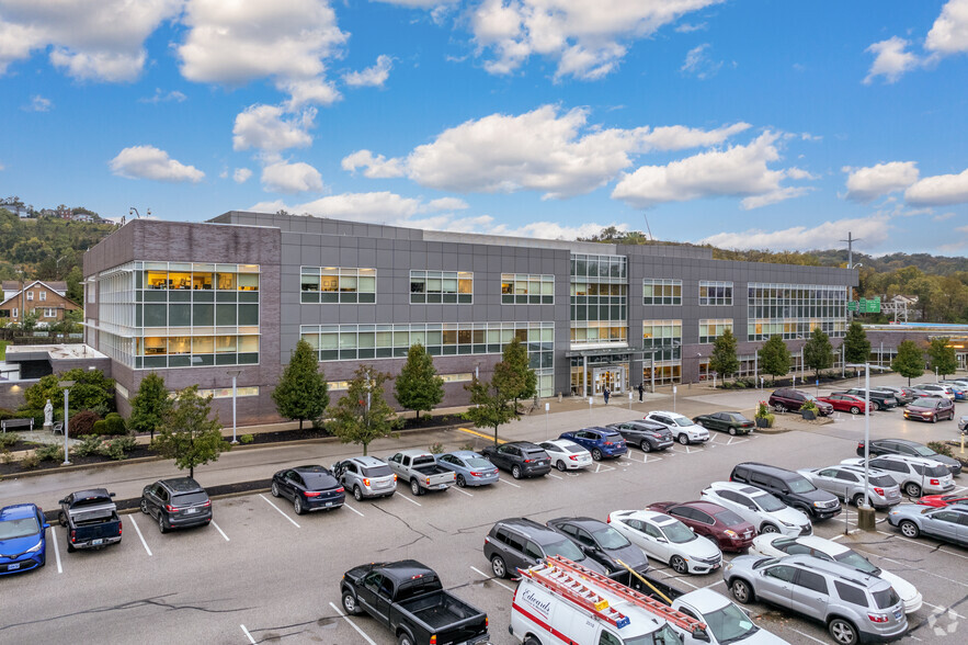 1500 James Simpson Jr Way, Covington, KY for lease - Primary Photo - Image 1 of 12